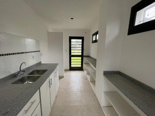 Imagen 5 de 16 de Dúplex Tipo Casa En Venta. Villa Elisa