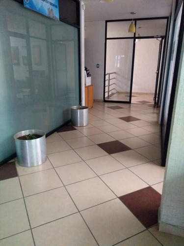 Oficina En Renta A 10 Min Centro Querétaro, Atrás Del Querétaro 2000 7 Cubículos