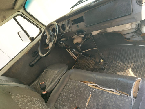Imagem 4 de 5 de Vw Kombi 2006 - Gasolina / Gás - Branca