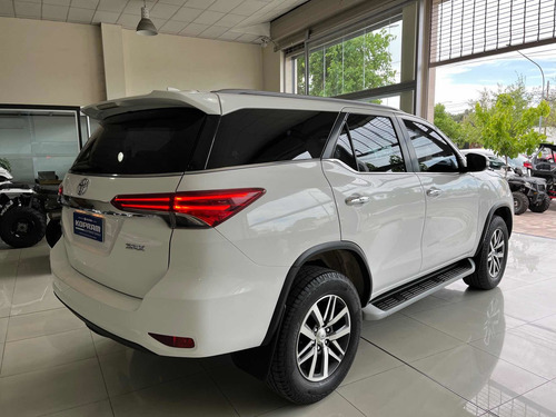 Imagen 12 de 14 de Toyota Sw4 2017 2.8 Srx 177cv 4x4 7as At