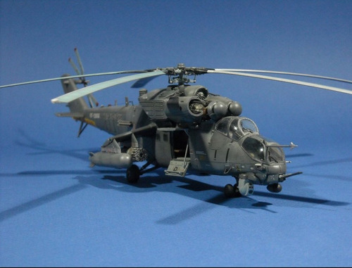 Helicoptero Mi-35m Hind E Soviet Escala 1:72 Es Un Armable