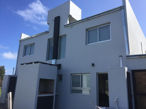 Hermoso Duplex A Estrenar 3amb. A La Calle Con Cochera A 2 Cuadras Del Mar - Camet Norte