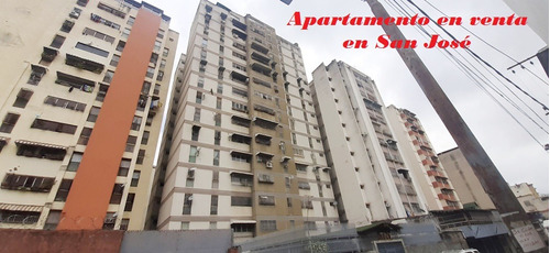 Amplio Apartamento En Venta Ubicado En San José, Ave Panteón, Muy Céntrico, Con Buena Ubicación