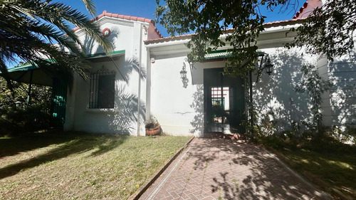 Casa En Venta, 6 Dormitorios, 5 Baños, Pileta, 4 Hectáreas. Tanti