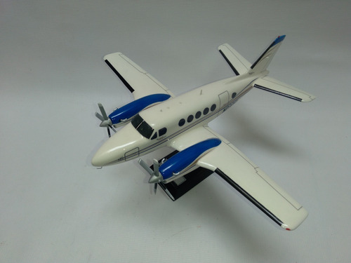 Imagen 3 de 9 de Avión A Escala De Aviación General Con Pintura Personalizada