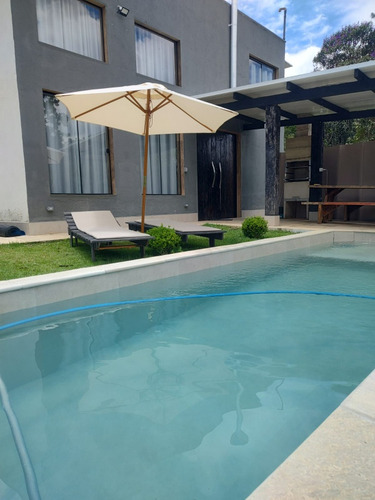 Chácara Privativa Com Piscina Climatizada E Aceita Pets