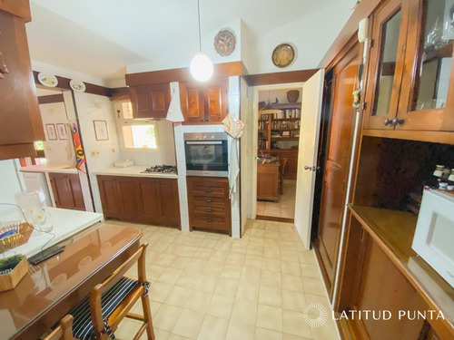 Residencia En Cantegril- Ref: 935