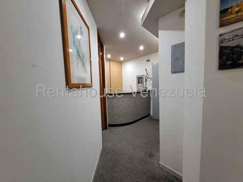 Bella Oficina En Venta Amoblada Zona Centro Calle Rivas Maracay 25-17456 Hc