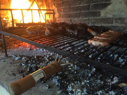 Imagen 16 de 22 de En Piriápolis, A Una Cuadra De La Playa Casa De 3 Dormitorios Y Barbacoa En El Fondo