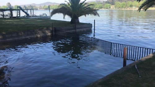 Gran Sitio C/ 2 Casas Ambas C/ Orilla De Lago Y Embarcadero