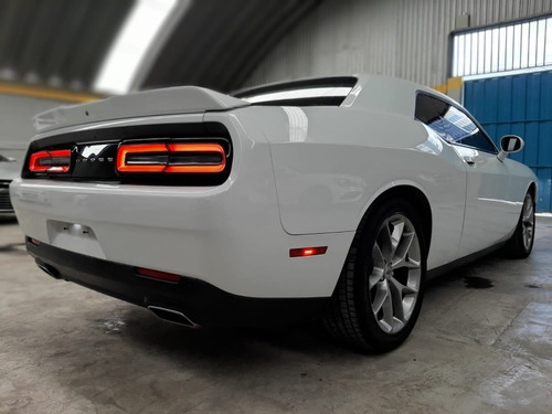 Imagen 6 de 15 de Dodge Challenger 2019 3.7 3.6 Dual Stripes At