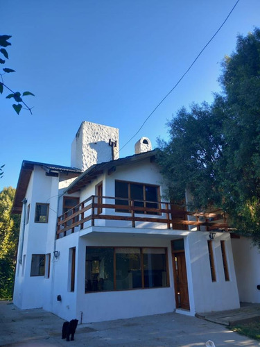 Casa En Venta - 5 Dormitorios 3 Baños 5 Cocheras - 760mts2 - San Carlos De Bariloche