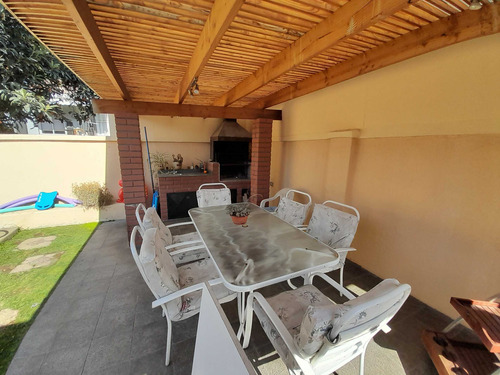 Casa En Venta En La Reina (88138)