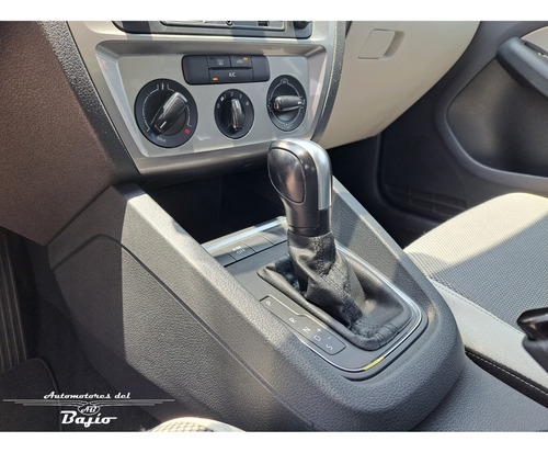 Volkswagen Jetta 2.0 L4 At