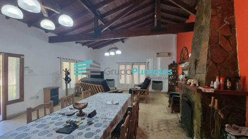 Casaquinta En Barrio La Union, A Mts De El Trebol, Con 3 Dormitorios Y Piscina