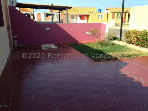 Imagen 10 de 11 de Casa En Circuito Cerrado Puerta Maraven-(3-hab-2-baños)-subterraneo 8000litros-porcelanato- Punto Fijo.#22-26625.