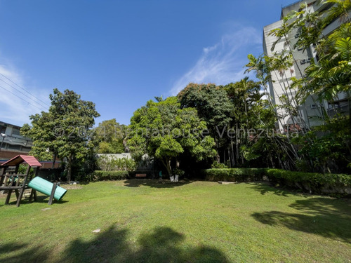 Los Chorros !! Impactante Apartamento, 401 M2, 4 Hab., 4 Baños, 5 Pe, Increíble Vista Al Ávila, Bella Y Amplia Cocina, Pisos De Mármol, 3 Terrazas, Estudio. Edf. Con Hermosa Arquitectura, Pozo De Agua