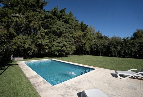 Venta Casa 4 Dormitorios, Excelente Calidad Y Muy Confortable En Ayres De Pilar
