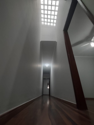 Casa Com 3 Dorms Em Bairro Nobre