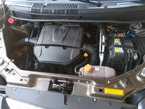 Imagem 8 de 11 de Fiat Idea 2014 1.8 16v Adventure Flex 5p