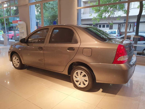 Toyota Etios X 1.5 6m/t 4p
