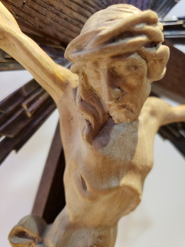 Cruz Crucifijo De Pie Tradicional Antiguo Madera Tallado (Usado)