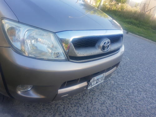 Imagen 5 de 14 de Toyota Hilux 2010 2.5 Cab Doble 4x2