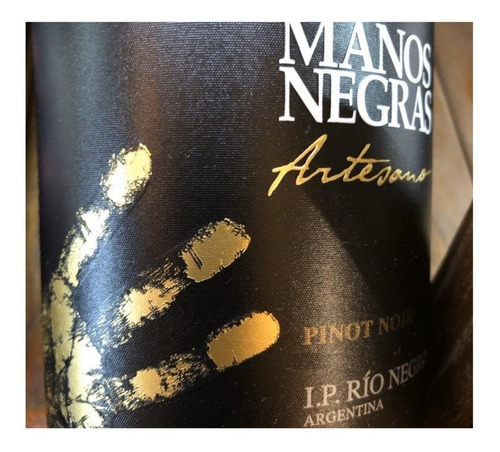 Imagen 3 de 10 de Vino Manos Negras Artesano Pinot Noir Caja X 6 X 750ml.
