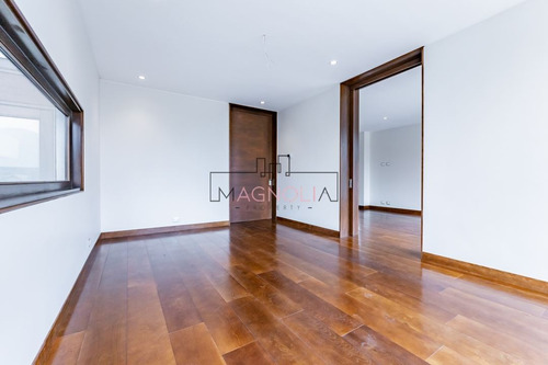 Casa En Venta De 5 Dorm. En Lo Barnechea