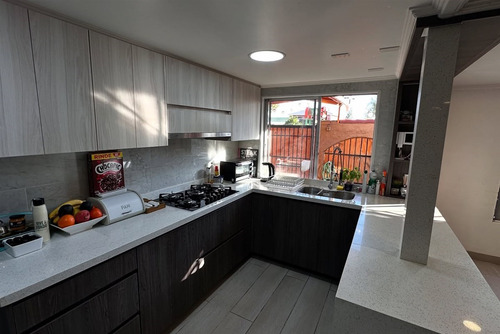 Casa 4 Dormitorios A 1 Cuadra De Vic. Mackenna