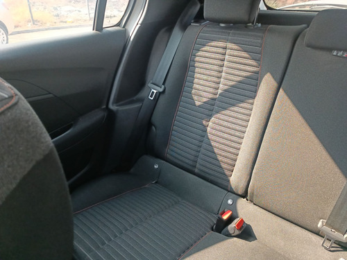Peugeot 208 2021