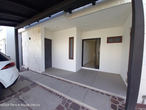 Se Renta Casa En Altozano Con Habitación De Servicio 3 Recamaras