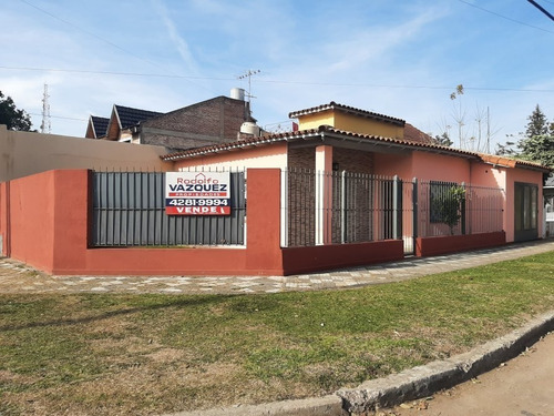 Imagen 2 de 19 de Storni Y Rojas, Casa En Esquina Buena Zona De Monte Grande