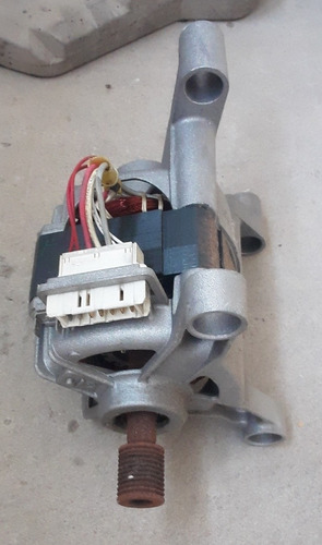 Imagen 2 de 8 de Motor Lavadora Ariston Carga Frontal 6 Kg.