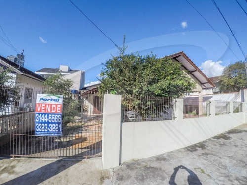 Casa Com 126,72 M² De Área Construída, Contendo 3 Dormitórios, Sala De Estar E Jantar, Banheiro Social, Cozinha, Área De Serviço, Deposito, Varanda E 1 Vaga De Garagem.terreno Escriturado, Contendo Á