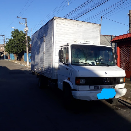 Imagem 1 de 4 de Mercedes 710 Plus