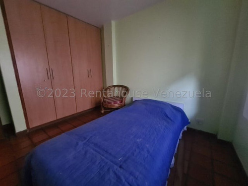 Amplia Y Comoda Casa Con Dos Niveles Y Muy Buena Distribución En Venta En El Cafetal, 25-4856