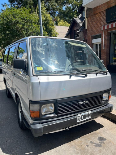 Imagen 2 de 25 de Toyota Hiace 2.4 15 Pasajeros. Impecable-confiable 100%