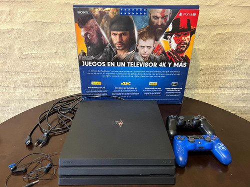 Playstation 4 Pro 1tb, 2 Controles Y Bolso De Transporte.