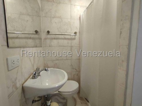 Alquiler De Departamento En Colinas De Bello Monte #25-9402