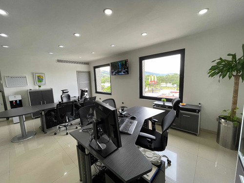 Imagen 14 de 29 de Oficina En Alquiler Torre Stratos 55 Mts2 Totalmente Equipada Av Bolivar Norte Valencia Trato Directo Con El Propietario.