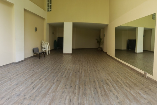 Super Departamento En Calle Cerrada!!