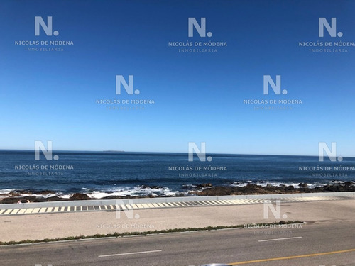 Casa En Venta Frente Al Mar- Ref: 2228