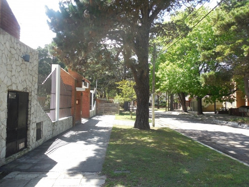 Chalet . Gas Nat. Cerca Del Mar. Wifi