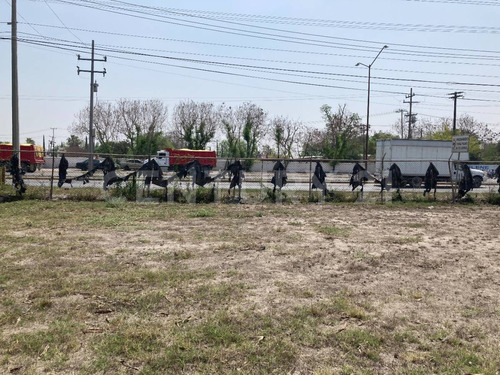 Terreno Con Bodega Sobre Avenida Principal En Apodaca