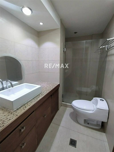 Imagen 10 de 13 de Re/max 2mil Vende Interesante Townhouse Lista Para Habitar En El Cardon - Isla De Margarita
