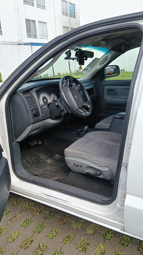 Dodge Dakota Crew cab 4x2 3.7L T/A
