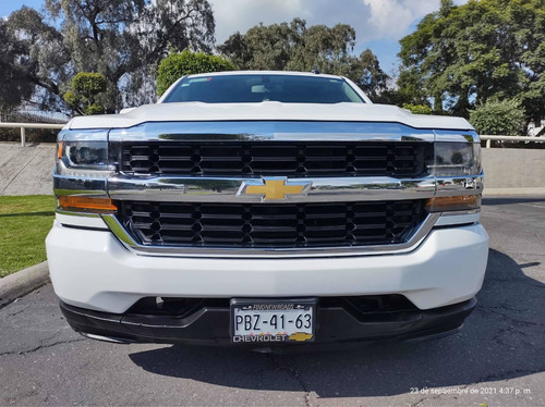 Imagen 2 de 12 de Chevrolet Silverado 5.3 2500 Cab Dob Star 4x2 Aut 2017