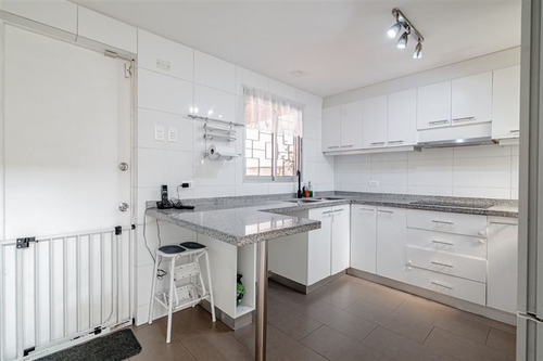 Casa En Venta De 3 Dorm Con Dpto Independiente. Las Condes