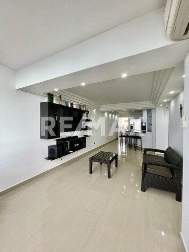 Venta Exclusivo Apartamento En Los Corales, Caraballeda, La Guaira, Vargas
